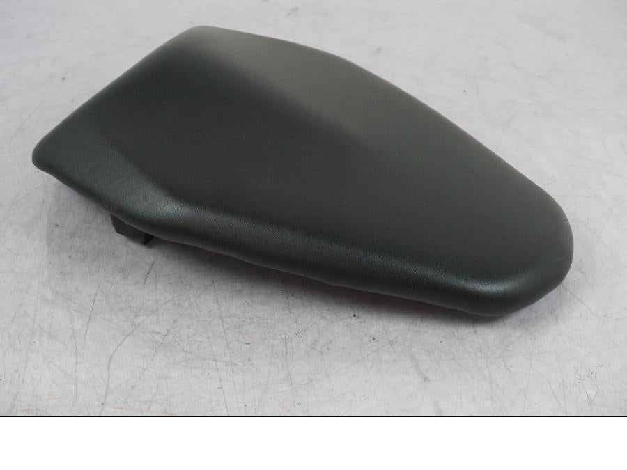 Vänster sida på Sadel från en Kawasaki ZX-4R -2024 motorcykel.