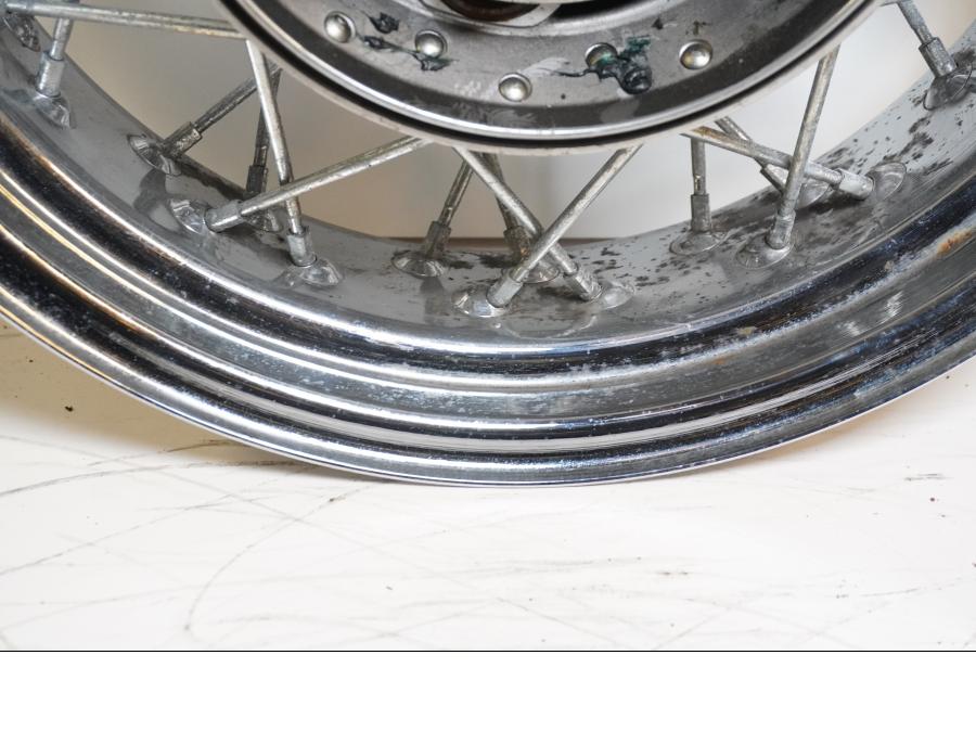 Extrabild3 på Fälg från en Yamaha XVS 1100 -2001 motorcykel.