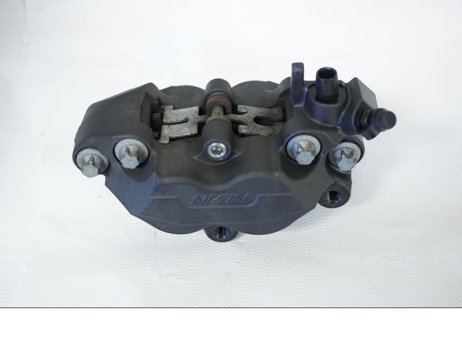 Baksidan på Bromsok från en Kawasaki Z 800 -2013 motorcykel.