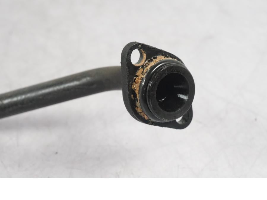 Vänster sida på Oljekylrör från en BMW R 1200 GS -2005 motorcykel.