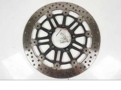 Snett nerifrån på Bromsskiva från en MV Agusta Dragster -2014 motorcykel.