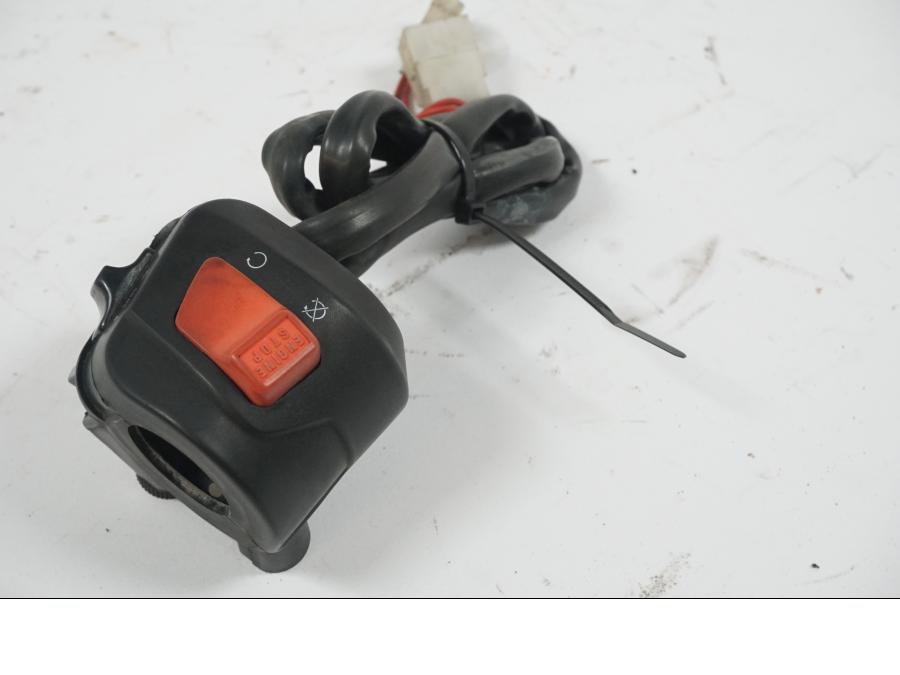 Baksidan på Styrelreglage från en BMW F 650 -1998 motorcykel.