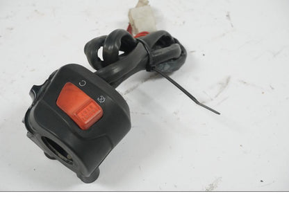 Baksidan på Styrelreglage från en BMW F 650 -1998 motorcykel.