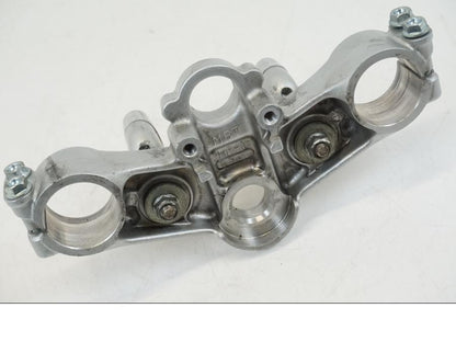 Snett nerifrån på Gaffelkrona från en Honda XL 1000 V -1999 motorcykel.