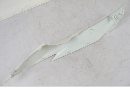 Snett nerifrån på Bakvinge från en Kawasaki ZX-6R -2011 motorcykel.