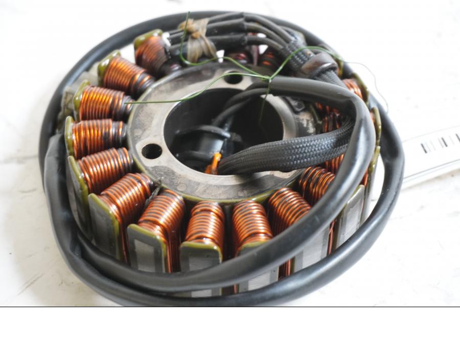 Framsidan på Generator från en Suzuki GSX-R 750 -1997 motorcykel.