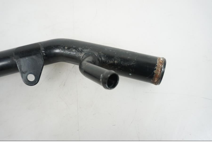 Baksidan på Vattenrör från en Yamaha MT-07 -2014 motorcykel.