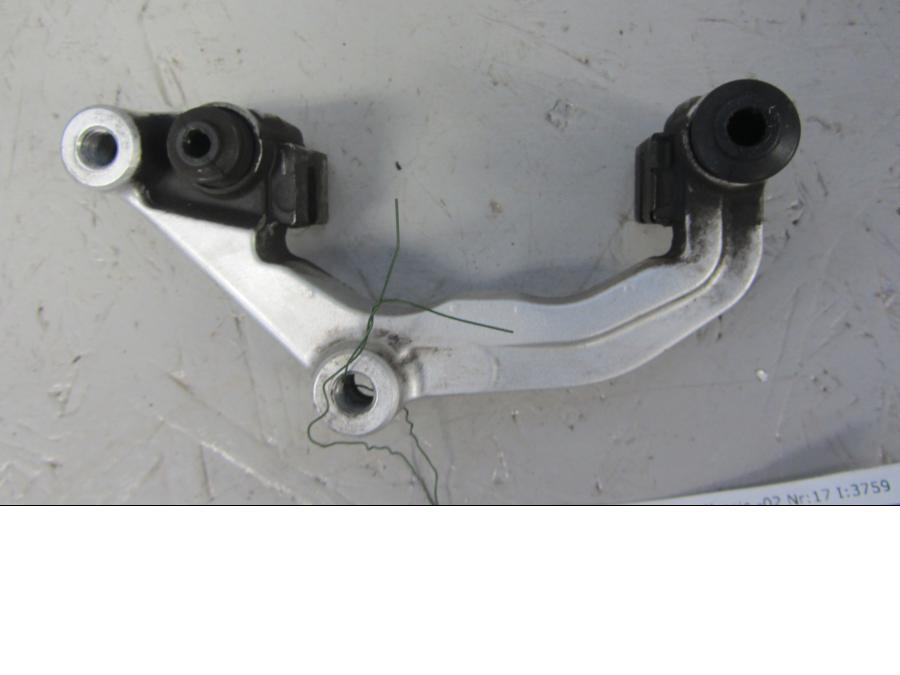 Framsidan på Bromsoksfäste från en Yamaha XVS 1100 -2002 motorcykel.