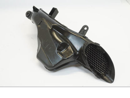 Framsidan på Luftrör från en Suzuki GSX 1300 R -2008 motorcykel.