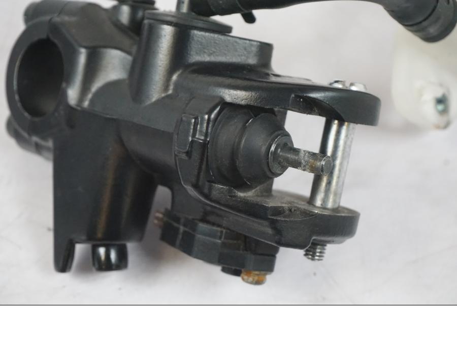 Snett uppifrån på Bromshuvudcylinder från en Kawasaki ZZ-R 1400 -2009 motorcykel.