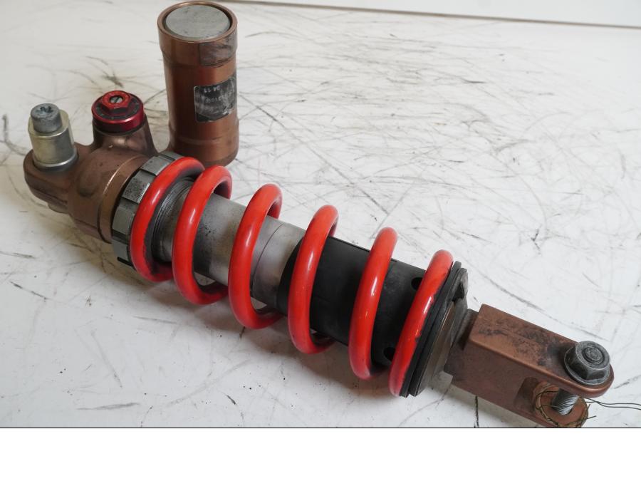 Framsidan på Stötdämpare från en BMW S 1000 RR -2011 motorcykel.