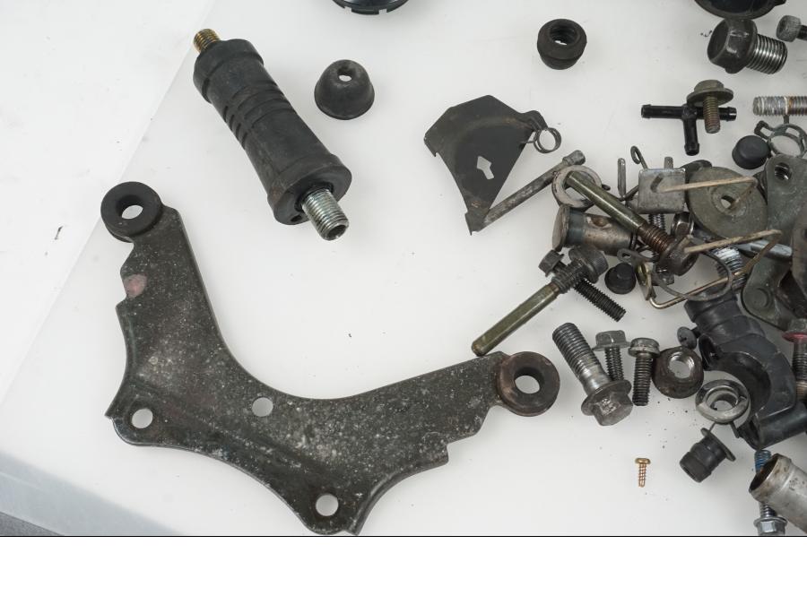 Snett nerifrån på Skruv / Mutter etc från en Yamaha XJ 900 S -1997 motorcykel.