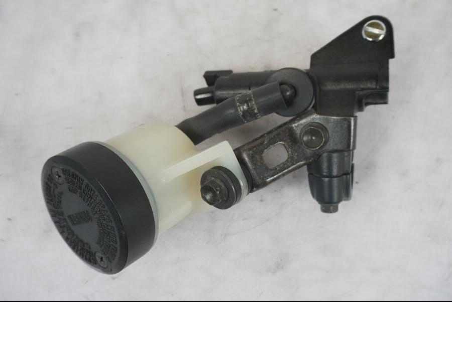 Baksidan på Bromshuvudcylinder från en Honda VTR 1000 F -1997 motorcykel.