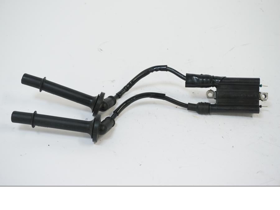 Vänster sida på Tändspole från en Honda CB 650 R -2019 motorcykel.