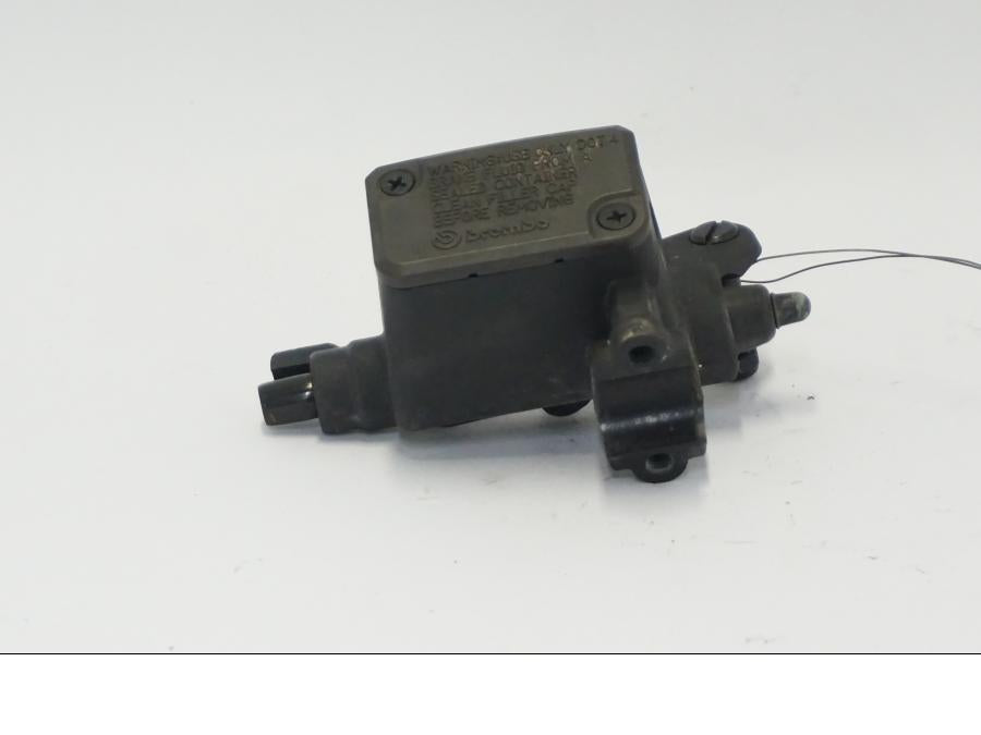 Framsidan på Bromshuvudcylinder från en BMW G 650 GS -2011 motorcykel.