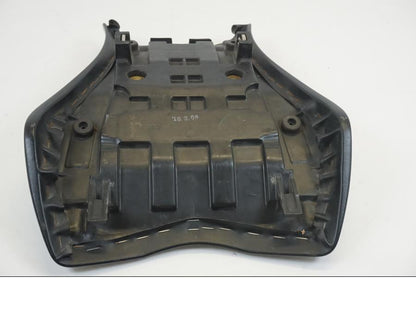 Vänster sida på Sadel från en Honda CBR 1000 RR -2010 motorcykel.