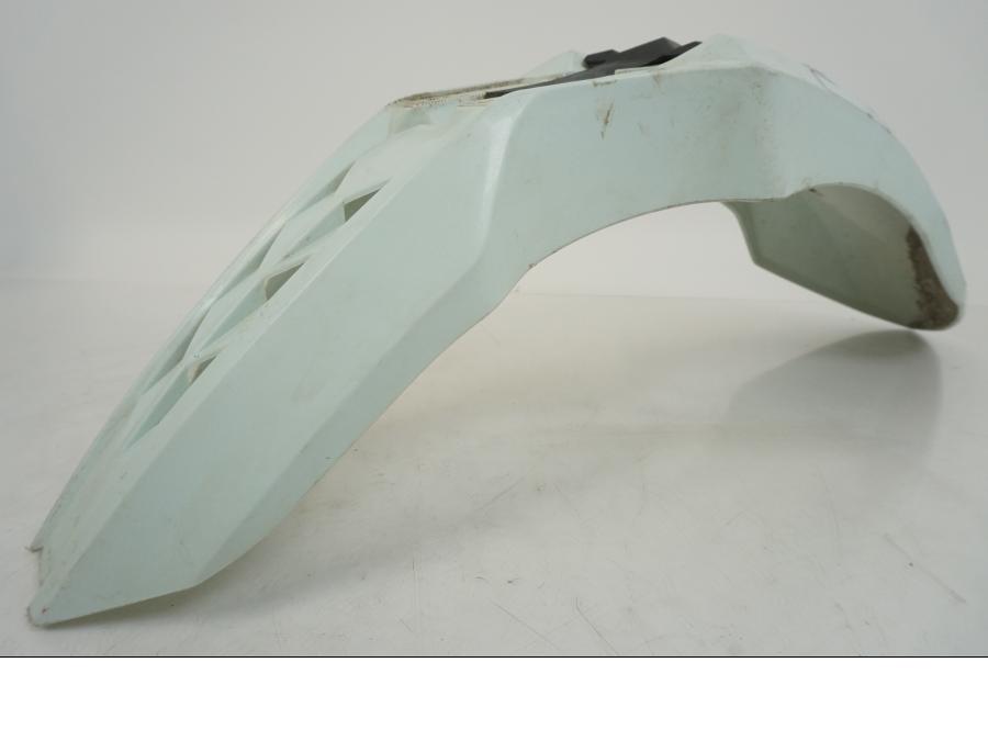 Höger sida på Framskärm från en AJP PR7 -2021 motorcykel.