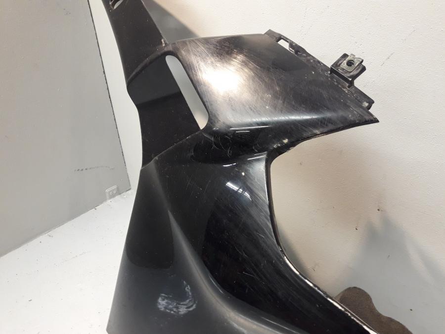 Vänster sida på Magkåpa från en Yamaha YZF R6 -2006 motorcykel.