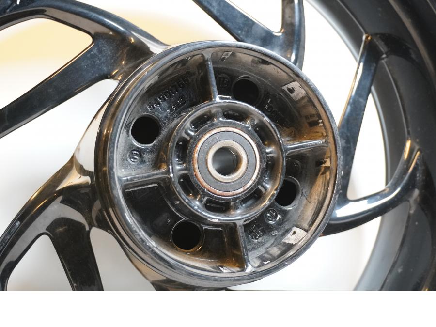 Extrabild2 på Fälg från en BMW F 800 R -2011 motorcykel.