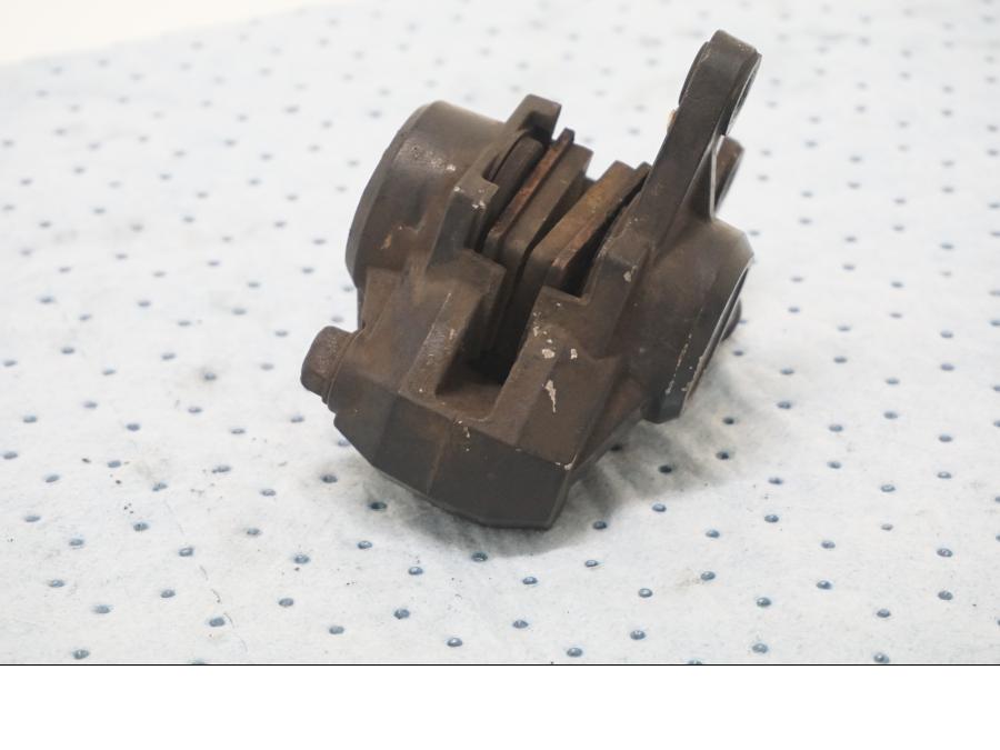 Baksidan på Bromsok från en Suzuki GSX 550 -1985 motorcykel.