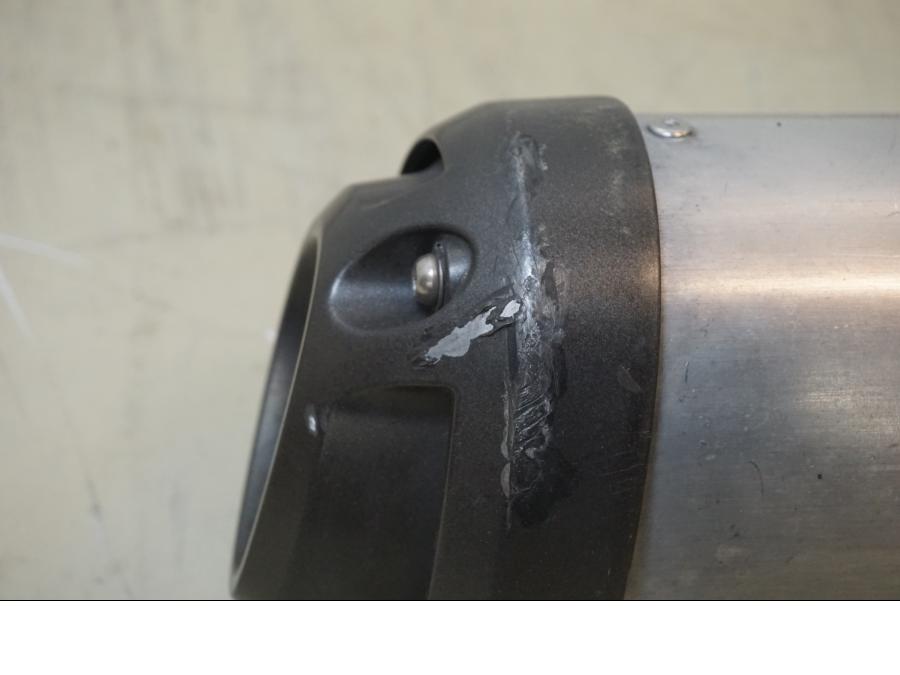 Höger sida på Avgassystem från en Yamaha YZF-R 125 -2009 motorcykel.