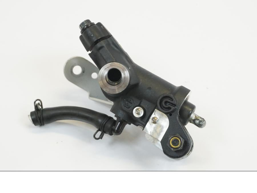 Baksidan på Bromshuvudcylinder från en KTM 1190 Adventure -2013 motorcykel.