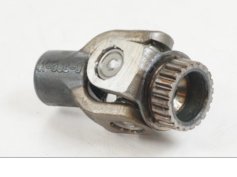 Höger sida på Kardanknut från en Suzuki VZR 1800 -2009 motorcykel.