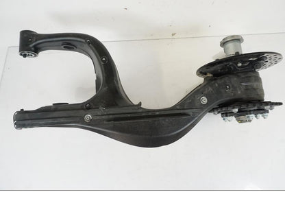 Extrabild1 på Sving från en KTM 1290 Super Duke R EVO -2023 motorcykel.