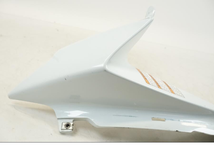 Vänster sida på Toppkåpa från en Suzuki GSX-R 750 -2008 motorcykel.