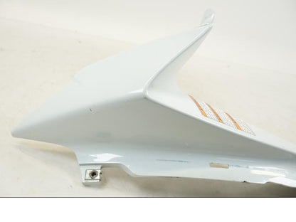 Vänster sida på Toppkåpa från en Suzuki GSX-R 750 -2008 motorcykel.