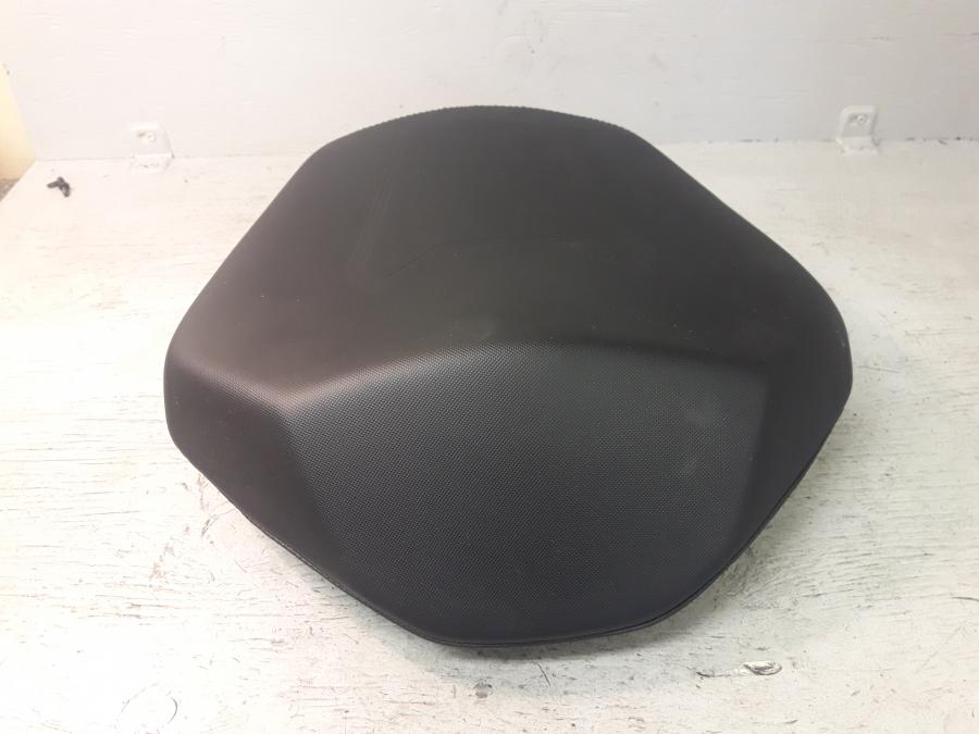 Höger sida på Sadel från en KTM 1290 Super Duke -2016 motorcykel.