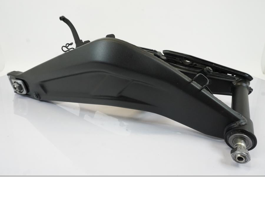 Extrabild1 på Sving från en Triumph Trident -2021 motorcykel.