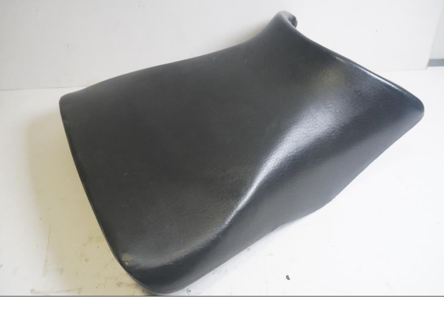 Höger sida på Sadel från en Yamaha YZF 1000 R -1999 motorcykel.