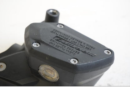 Baksidan på Bromshuvudcylinder från en BMW R 1200 GSA -2014 motorcykel.