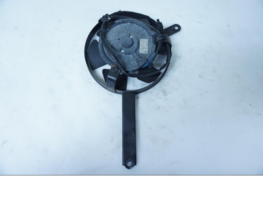 Framsidan på Vattenkylfläkt från en Yamaha YZF 1000 R -1997 motorcykel.