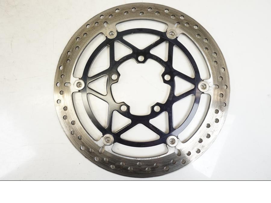 Framsidan på Bromsskiva från en Triumph Speed Triple -2021 motorcykel.