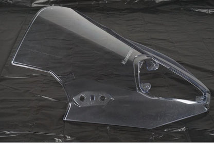 Höger sida på Vindruta från en Kawasaki Ninja 650 -2022 motorcykel.