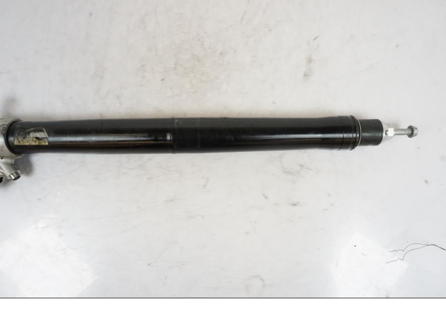 Snett uppifrån på Gaffelben från en BMW R 1250 GS -2019 motorcykel.