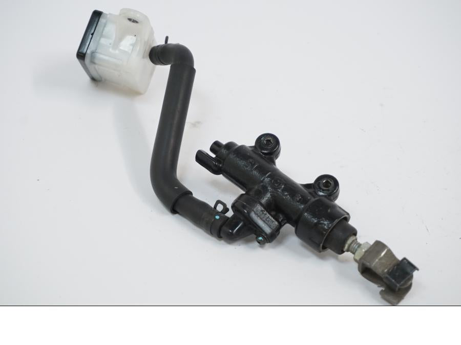 Snett uppifrån på Bromshuvudcylinder från en Honda CB 650 R -2019 motorcykel.