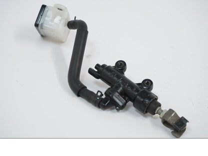 Snett uppifrån på Bromshuvudcylinder från en Honda CB 650 R -2019 motorcykel.