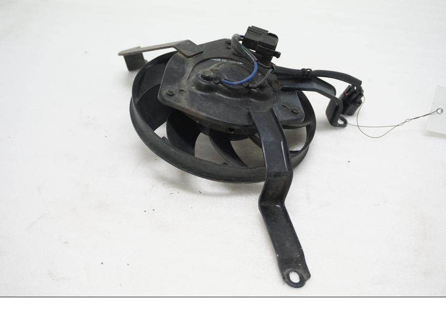 Framsidan på Vattenkylfläkt från en Suzuki GSX-R 600 -2004 motorcykel.