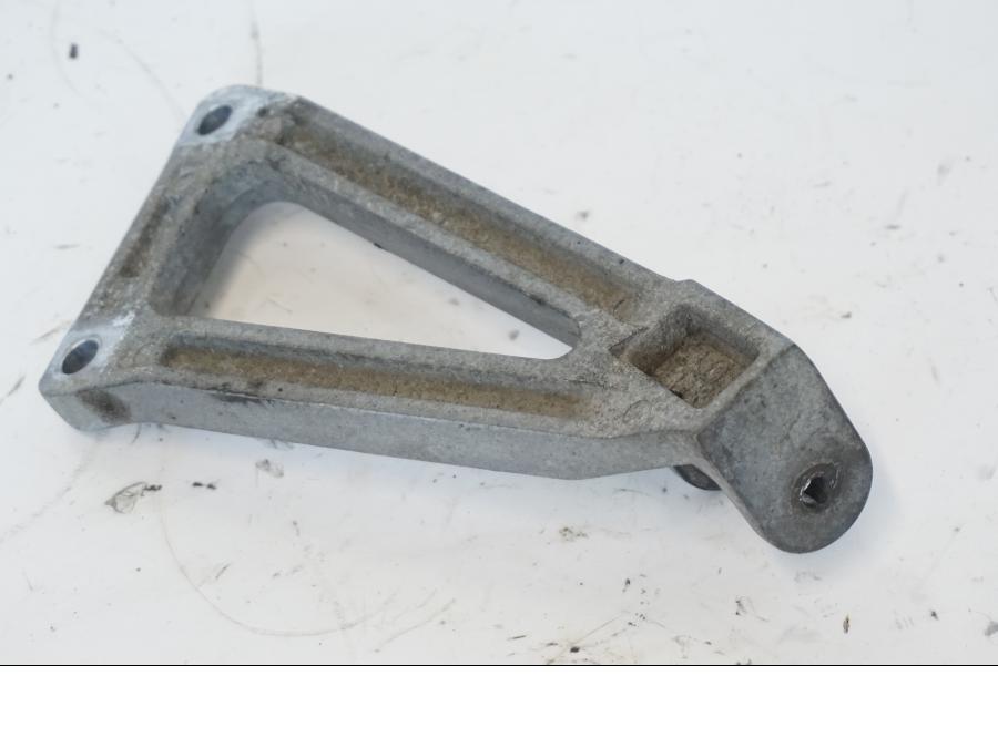 Extrabild1 på Fotpinnefäste från en Kawasaki ZR-7 -2001 motorcykel.