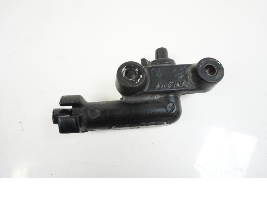 Baksidan på Bromsfördelare från en Yamaha XVS 1100 -2004 motorcykel.