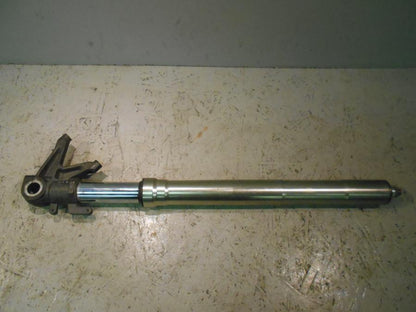 Baksidan på Gaffelben från en Ducati 848 -2013 motorcykel.