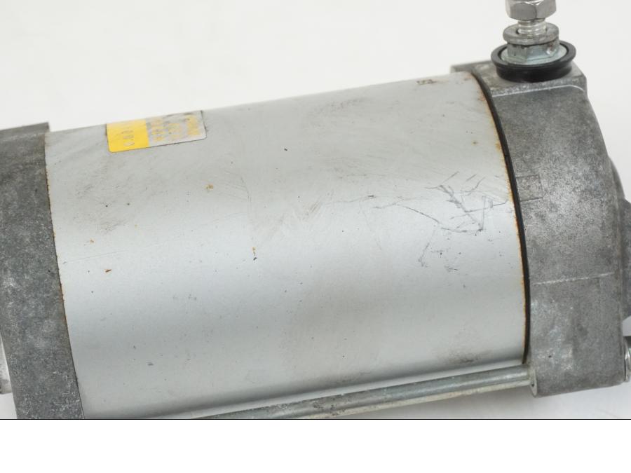 Höger sida på Startmotor från en KTM 990 SM -2009 motorcykel.