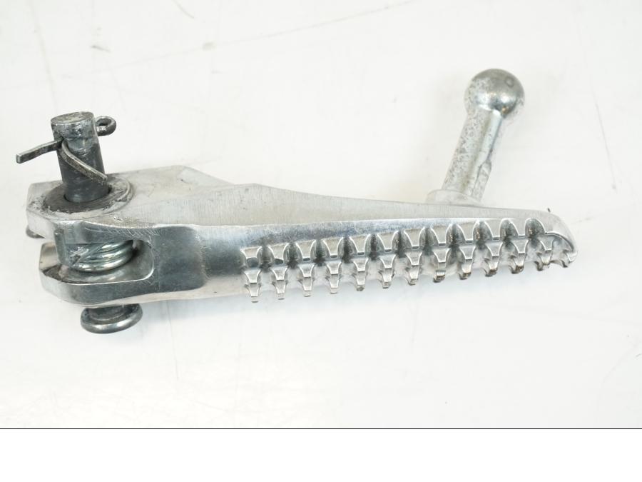 Snett uppifrån på Fotpinne från en Yamaha MT-09 -2021 motorcykel.