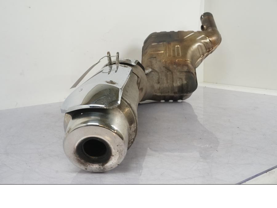 Snett uppifrån på Ljuddämpare från en BMW R 1100 GS -1998 motorcykel.