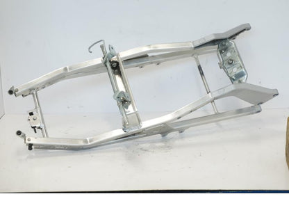 Snett nerifrån på Bakram från en Honda CBR 900 RR -2001 motorcykel.