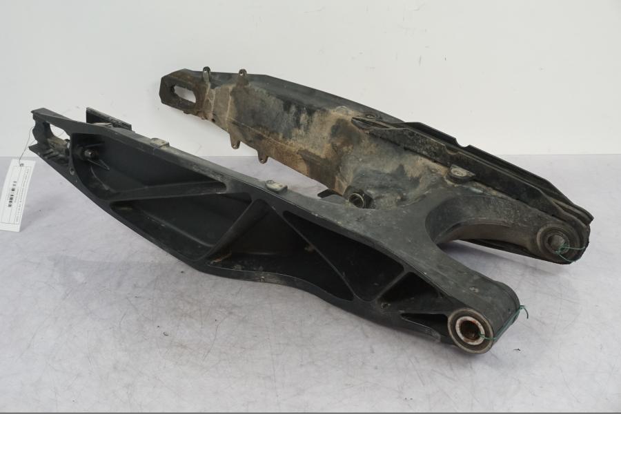 Höger sida på Sving från en KTM 1290 Super Adventure R -2018 motorcykel.