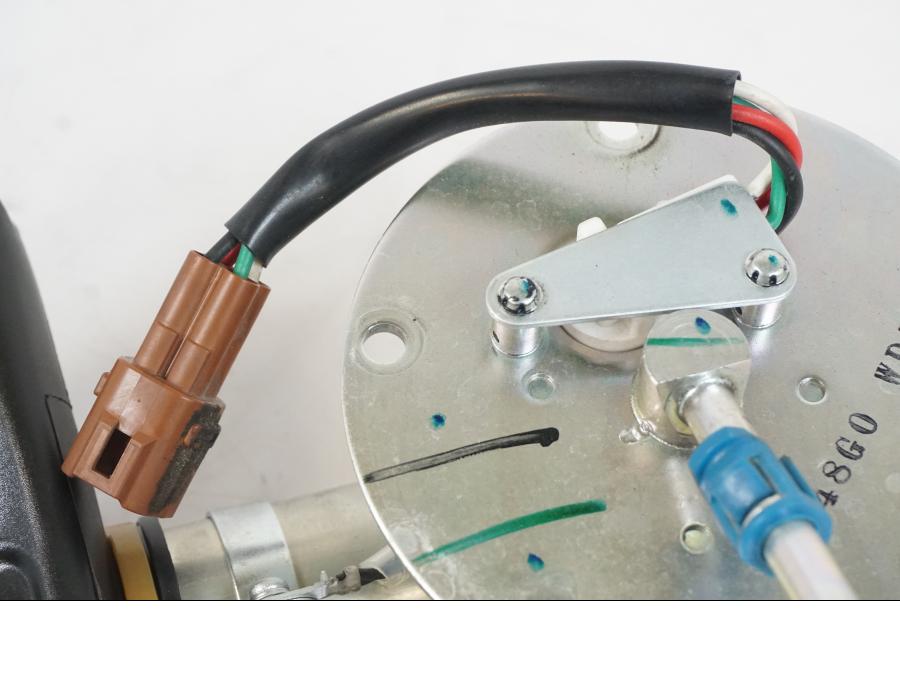 Baksidan på Bensinpump insprut från en Suzuki VZR 1800 -2009 motorcykel.